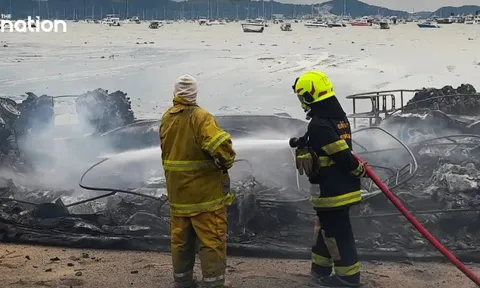 Hơn 20 tàu cao tốc bị thiêu rụi trong vụ hỏa hoạn tại Thái Lan