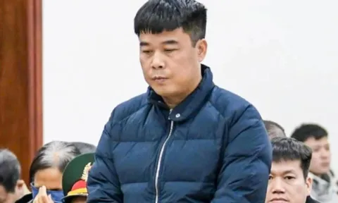 Chủ tịch tập đoàn Phúc Sơn bật khóc, đọc thơ tại tòa