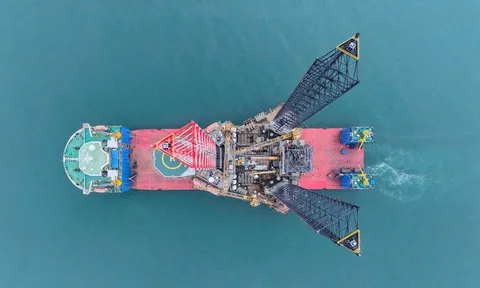 Hành trình 2 tháng rẽ sóng, vượt đại dương để hồi hương của giàn khoan tự nâng hiện đại bậc nhất Việt Nam