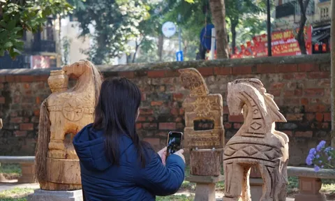 Không bao giờ tìm thấy hai bức tượng dân gian Tây Nguyên giống nhau