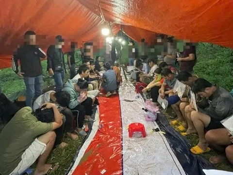 Công an Đà Nẵng vừa phá sới bạc "khủng", tạm giữ 14 người