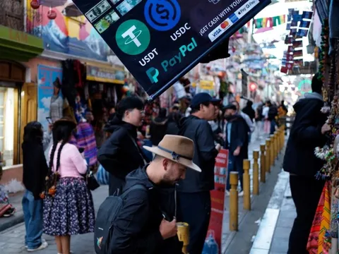 Lo sợ tiền để trong két bị “bay hơi" giá trị, quốc gia 10 triệu dân đời thường hóa bitcoin: Chuyên gia cảnh báo rủi ro từ “chủ nghĩa thực dân tiền số”