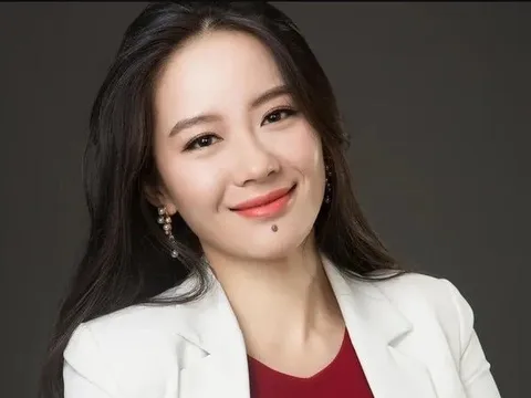 Chân dung người phụ nữ quyền lực nhất giới tiền số: Mồ côi cha năm 9 tuổi, đi bán nước ngọt ở siêu thị đến ‘tỷ phú crypto’