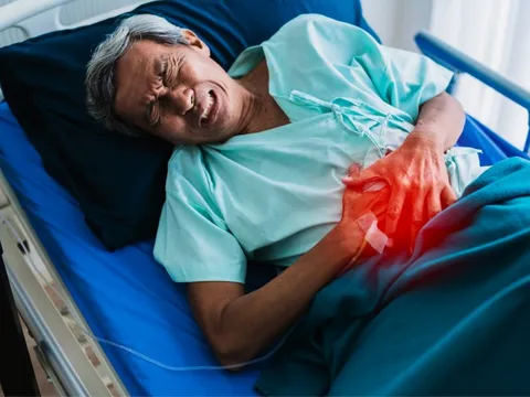 Người đàn ông tử vong vì suy gan sau khi uống thứ này trong nhiều tháng: Không phải rượu bia