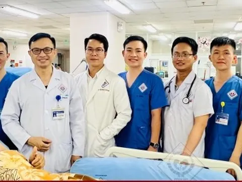 Bác sĩ chạy đua với tử thần cứu người đàn ông thủng tim, gan