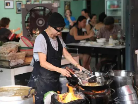 YouTuber Thái Lan gây sốt với câu chuyện bị “chém giá” tại Bangkok