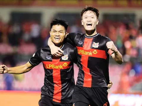 Tân binh V-League gây sốc khi dẫn đầu bảng xếp hạng