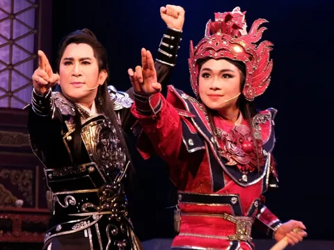 Ông cháu Kim Tử Long, Trọng Nhân gây xúc động cải lương tuồng cổ San Hậu