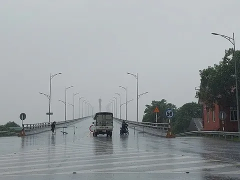 Cấm lưu thông qua cầu nối Hà Tĩnh - Nghệ An