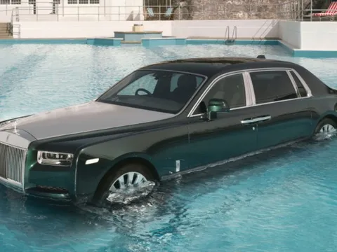 Cận cảnh nhúng nước siêu xe Rolls-Royce giá 50 tỷ đồng