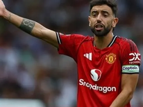 Đá hỏng phạt đền, Bruno Fernandes trách trọng tài không xin lỗi