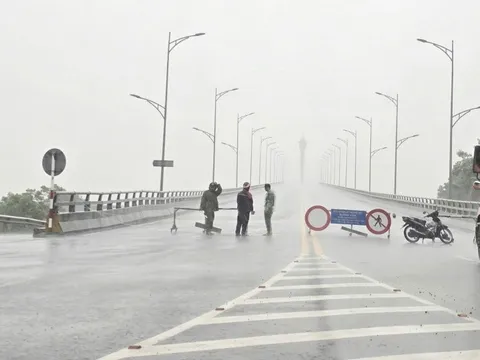 Bão số 5 bất ngờ đứng yên suốt 3 tiếng trước khi đổ bộ có thể gây ra nguy hiểm gì?