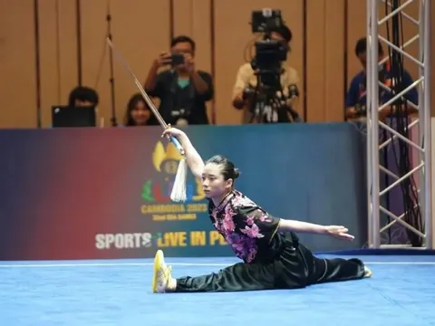 Tuyển thủ Dương Thúy Vi và đồng đội tham dự giải wushu vô địch thế giới 2025