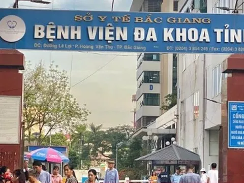 Người nhà bệnh nhân tố bị chặt chém 21 triệu cho chuyến xe cứu thương dài 200km