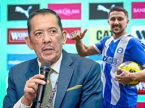 Sau vụ hớ mồm của cầu thủ nhập tịch, Chủ tịch LĐBĐ Malaysia bất ngờ từ chức