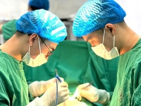 Tổn thương nặng vùng sinh dục sau khi bị chó cắn