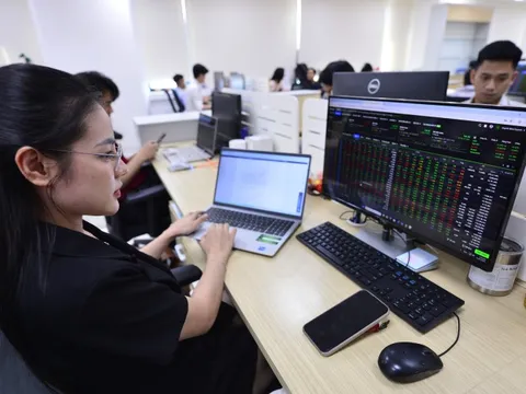 Lộ diện những nhà đầu tư 'miệt mài' gom cổ phiếu phiên VN-Index tăng 53 điểm