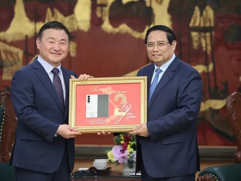 Gặp Thủ tướng, CEO Samsung điện tử nhắc đến "điều đặc biệt" về một chiếc điện thoại "made in Vietnam"