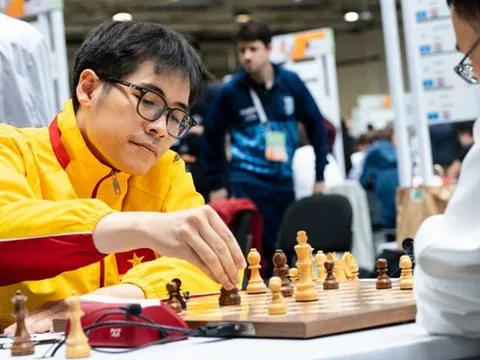Kỳ thủ Việt Nam đánh bại Vua cờ Magnus Carlsen, giành chức vô địch giải quốc tế