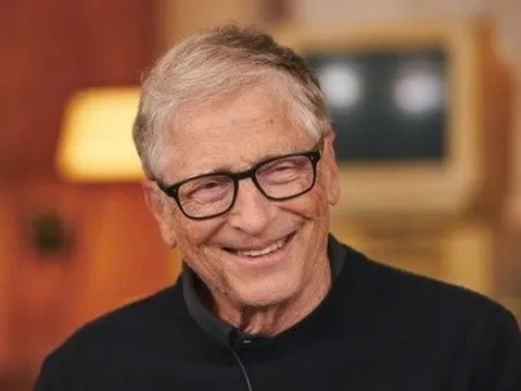 Bill Gates xài Samsung thay vì iPhone, 3 cuốn sách 'gối đầu giường' là gì?