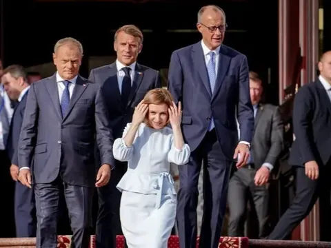 Nước giáp ranh Ukraine giằng co giữa giấc mơ EU và ‘cái bóng’ Nga: Lãnh đạo châu Âu đồng loạt xuất hiện