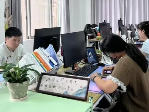 Trung Quốc: Nhiều người trẻ thất nghiệp giả vờ đi làm