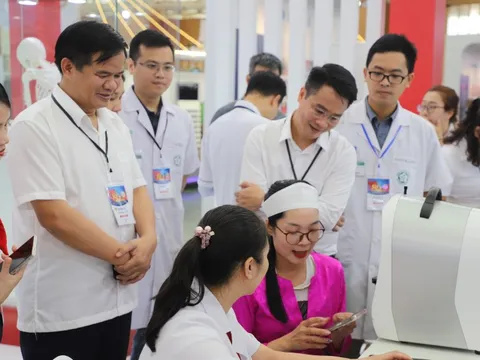 Chưa từng có: Người dân được khám bệnh miễn phí, trải nghiệm công nghệ phát hiện ung thư chỉ sau 1-2 phút
