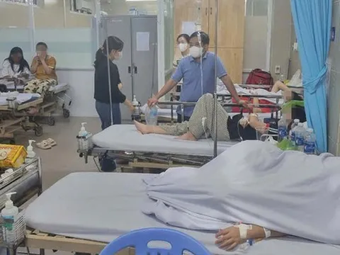 Sau bữa tiệc tân gia, 129 người nghi bị ngộ độc