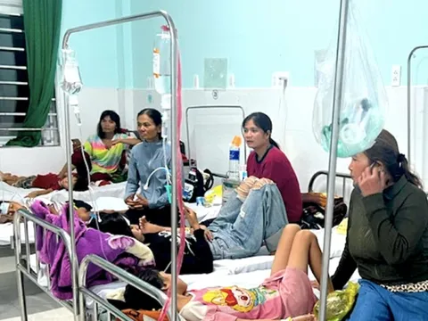 131 người bị ngộ độc thực phẩm sau khi ăn tân gia
