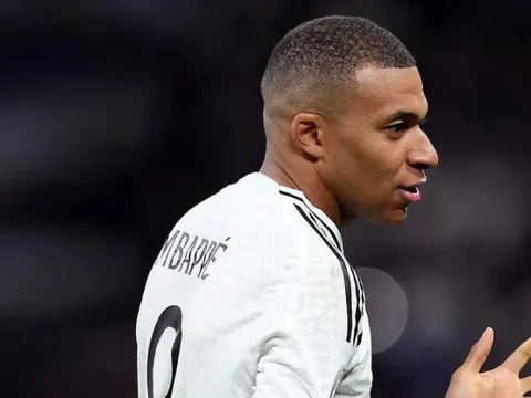 Bị VAR từ chối 3 bàn thắng, Real Madrid vẫn ngược dòng thành công