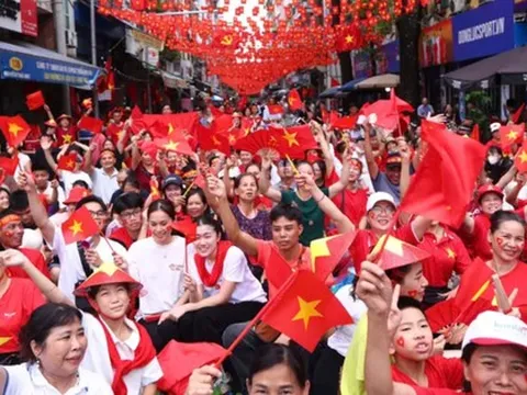 Hà Nội, Đà Nẵng, Hà Tĩnh đã bắt đầu tặng 100.000 đồng Tết Độc lập: Người dân rất phấn khởi!