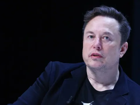 Tỷ phú Musk đưa ra cảnh báo mới cho châu Âu