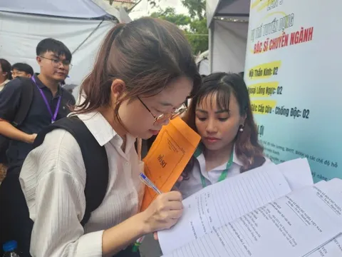 Tuyển dụng bác sĩ tại Ngày hội Việc làm ngành y tế TP HCM đạt con số kỷ lục