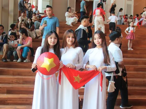 Du khách đổ về TP Đà Nẵng tham quan dịp lễ Quốc khánh