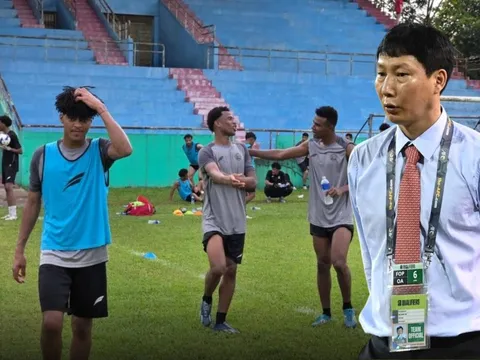 Đối thủ hành động lạ, giấu vũ khí bí mật cạnh tranh tuyển Việt Nam?