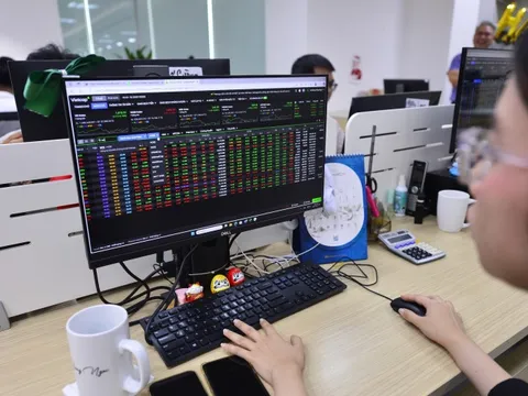 Loạt giao dịch cổ phiếu khủng sau nghỉ lễ, lãnh đạo bất động sản 'đua' thoái vốn
