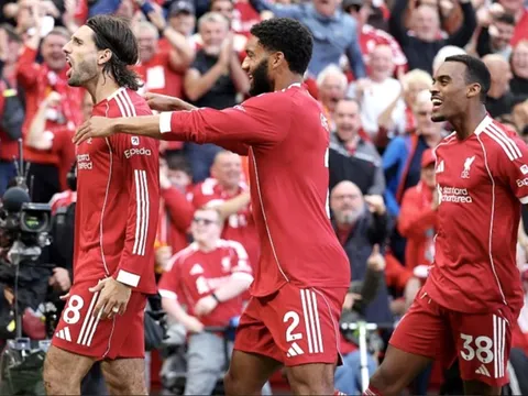Màn độc diễn của Liverpool