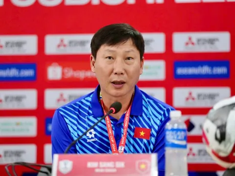 HLV Kim Sang-sik bất ngờ loại cầu thủ Việt kiều khỏi U23 Việt Nam ngay trước giải châu Á