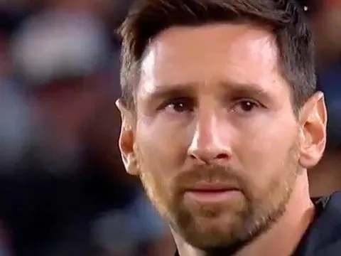 Messi bật khóc!