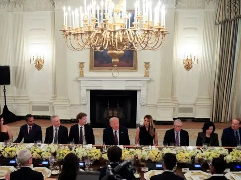 Loạt tỷ phú công nghệ họp bàn 'lấy lòng' Tổng thống Donald Trump: Thung lũng Silicon đang đánh đổi điều gì?
