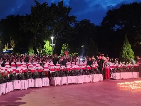 “Mưa đỏ” cùng 81 ngọn nến ký ức thắp sáng Thành cổ Quảng Trị