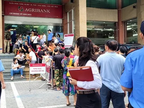 'Tôi hối hận vì từng cười người xếp hàng mua vàng bình ổn, giờ nhìn lại thấy mình mới thật đáng cười khi giá vàng đã tăng gần gấp đôi'