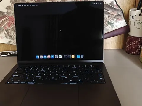 Người đàn ông Ấn Độ ngồi máy bay sang tận Việt Nam mua MacBook: Rẻ hơn 11 triệu còn lãi chuyến du lịch