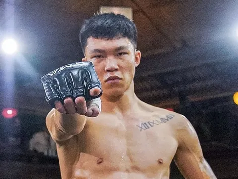 'Thần võ' Việt Nam đá gục đối thủ, Johnny Trí Nguyễn trao ngay đai vô địch
