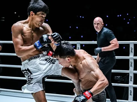 Cận cảnh võ sĩ MMA Nga tung 33 cú đấm hạ gục đối thủ