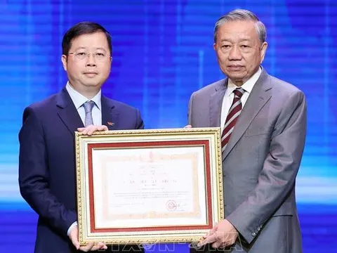 Tổng Bí thư Tô Lâm trao Huân chương Lao động hạng nhất cho VTV