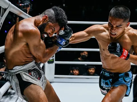 Võ sĩ muay Thái lè lưỡi trêu chọc, bị bại tướng của Nguyễn Trần Duy Nhất đấm gục