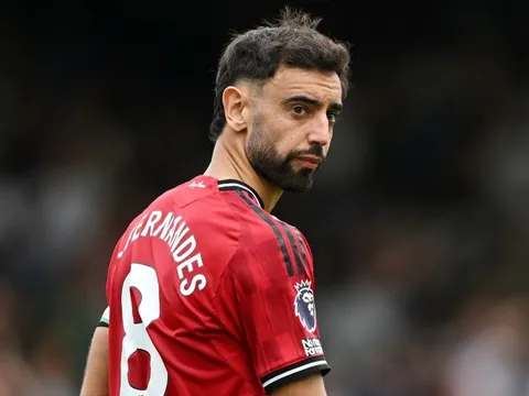 Bruno Fernandes từ chối lời mời từ Al-Nassr và Ronaldo
