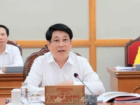 Bộ Chính trị cho ý kiến về chuẩn bị Đại hội Đảng bộ tỉnh Cà Mau và Hưng Yên