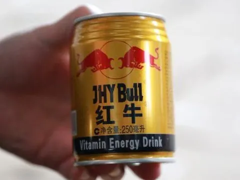 Nhận tin mật rồi đột kích 5 xưởng sản xuất quy mô lớn, công an triệt phá đường dây nước ngọt Redbull giả, tịch thu hơn 160.000 lon quy mô 111 tỷ đồng